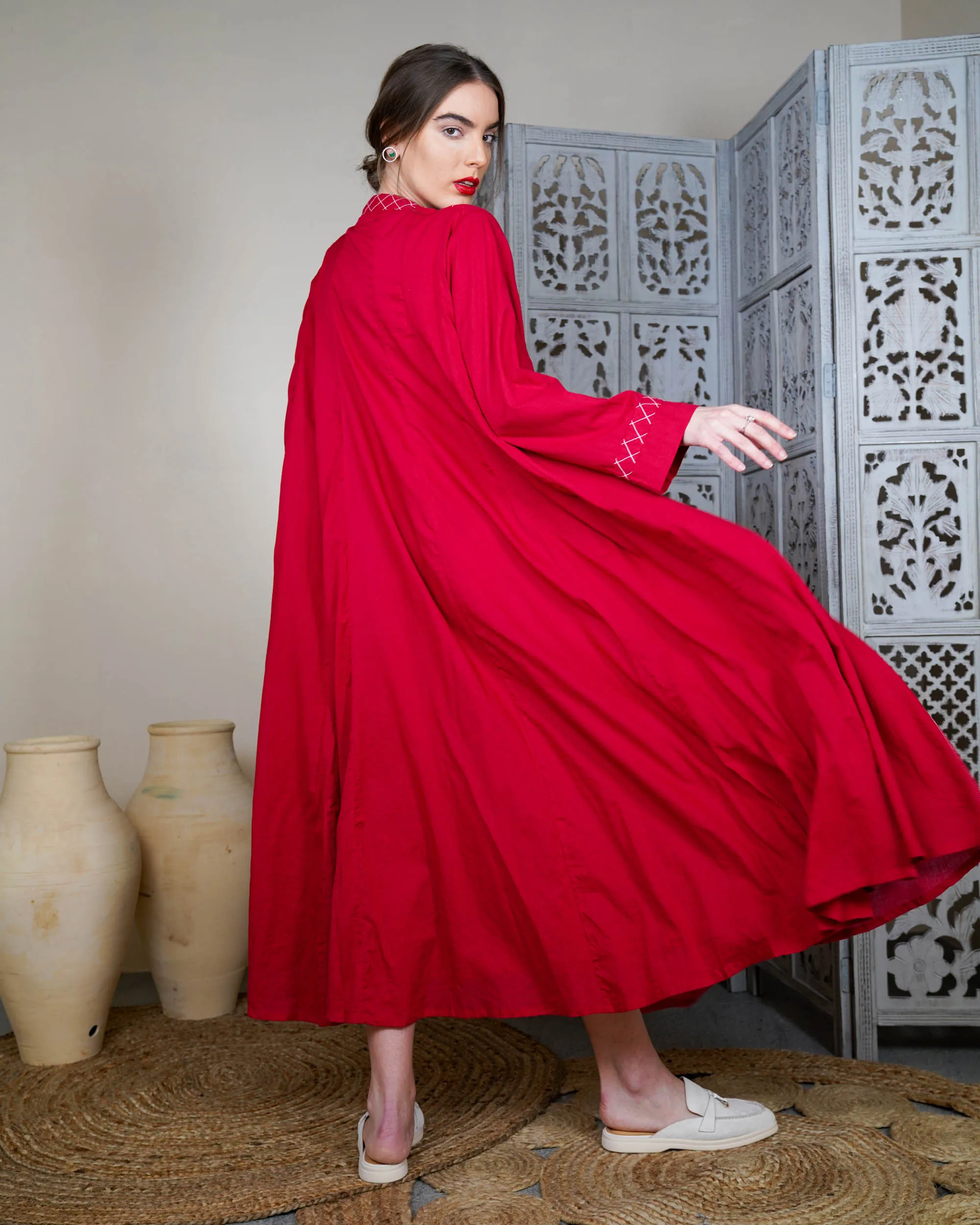 Embroidered collar and front lines and button style with klosh design and long sleeves cotton kaftan 2595 - قفطان