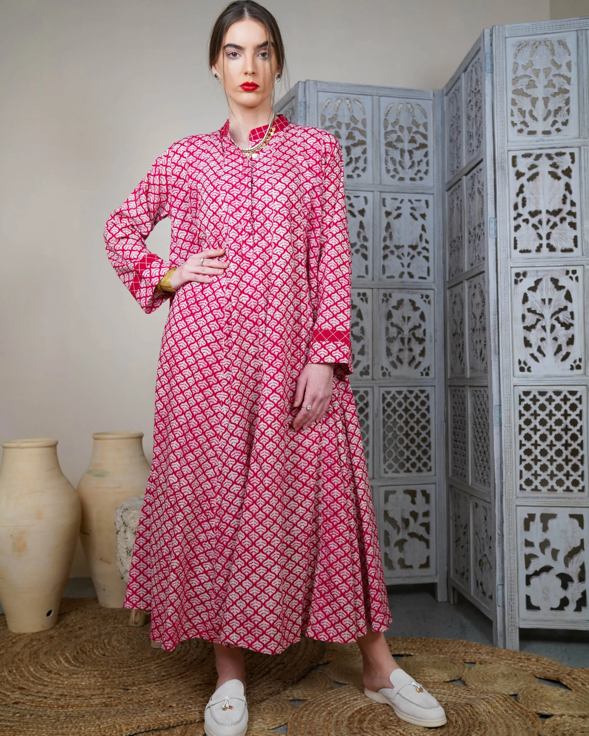 Embroidered collar and front lines and button style with klosh design and long sleeves cotton kaftan 2595 - قفطان