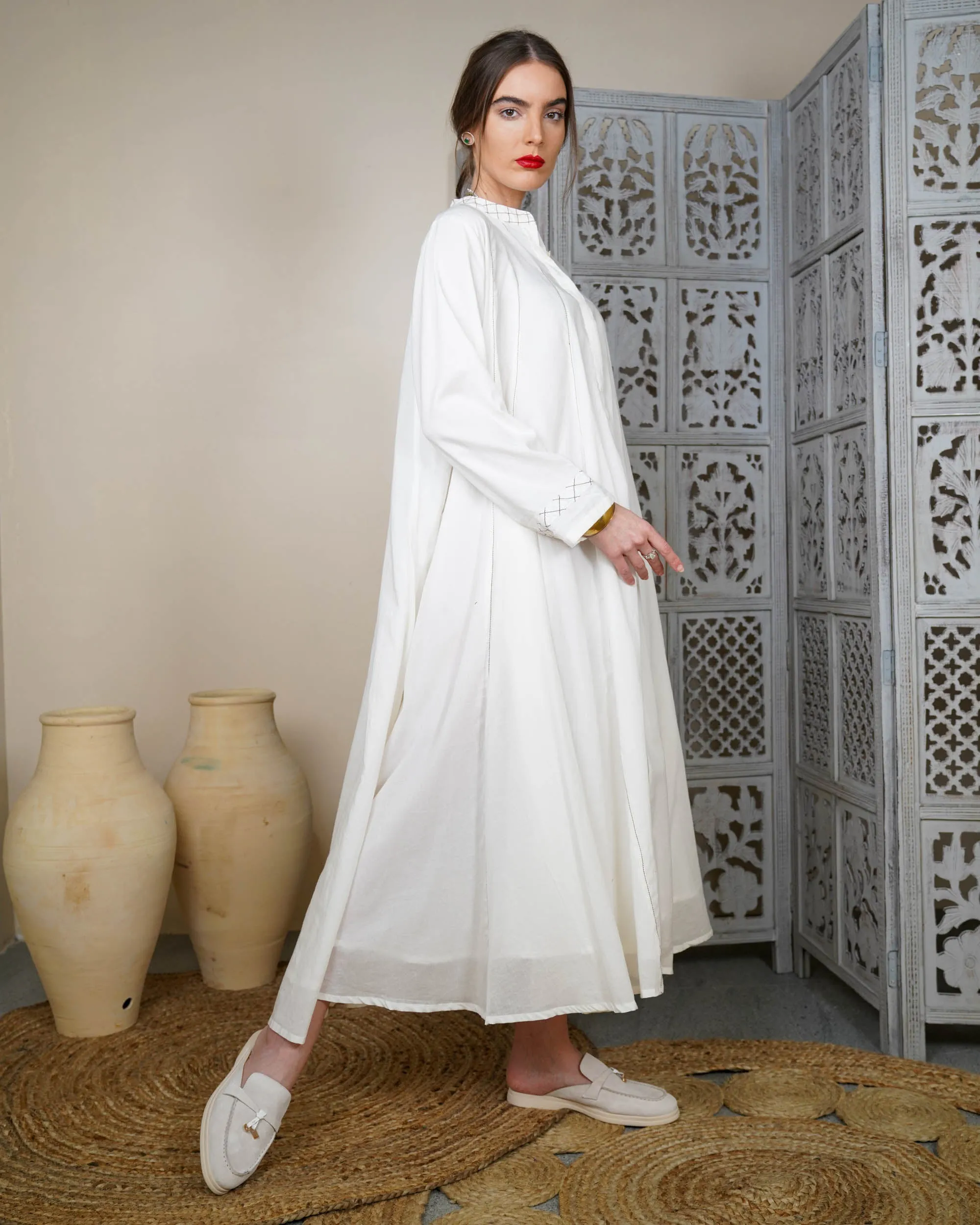 Embroidered collar and front lines and button style with klosh design and long sleeves cotton kaftan 2595 - قفطان