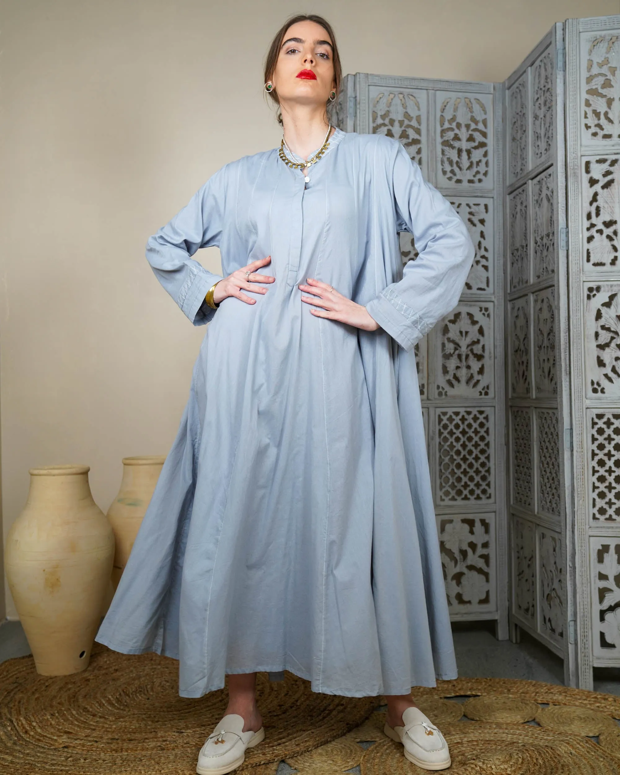 Embroidered collar and front lines and button style with klosh design and long sleeves cotton kaftan 2595 - قفطان