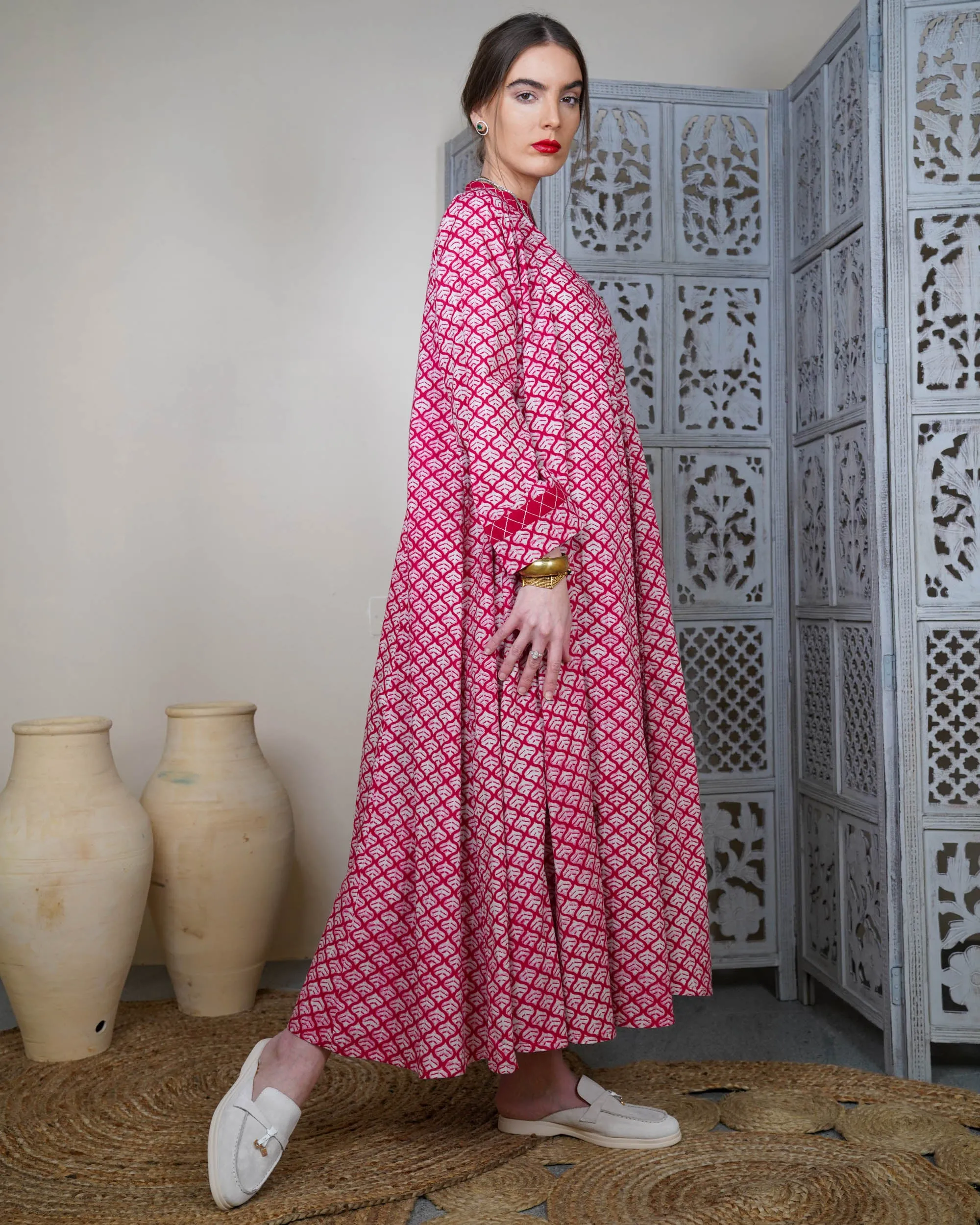 Embroidered collar and front lines and button style with klosh design and long sleeves cotton kaftan 2595 - قفطان