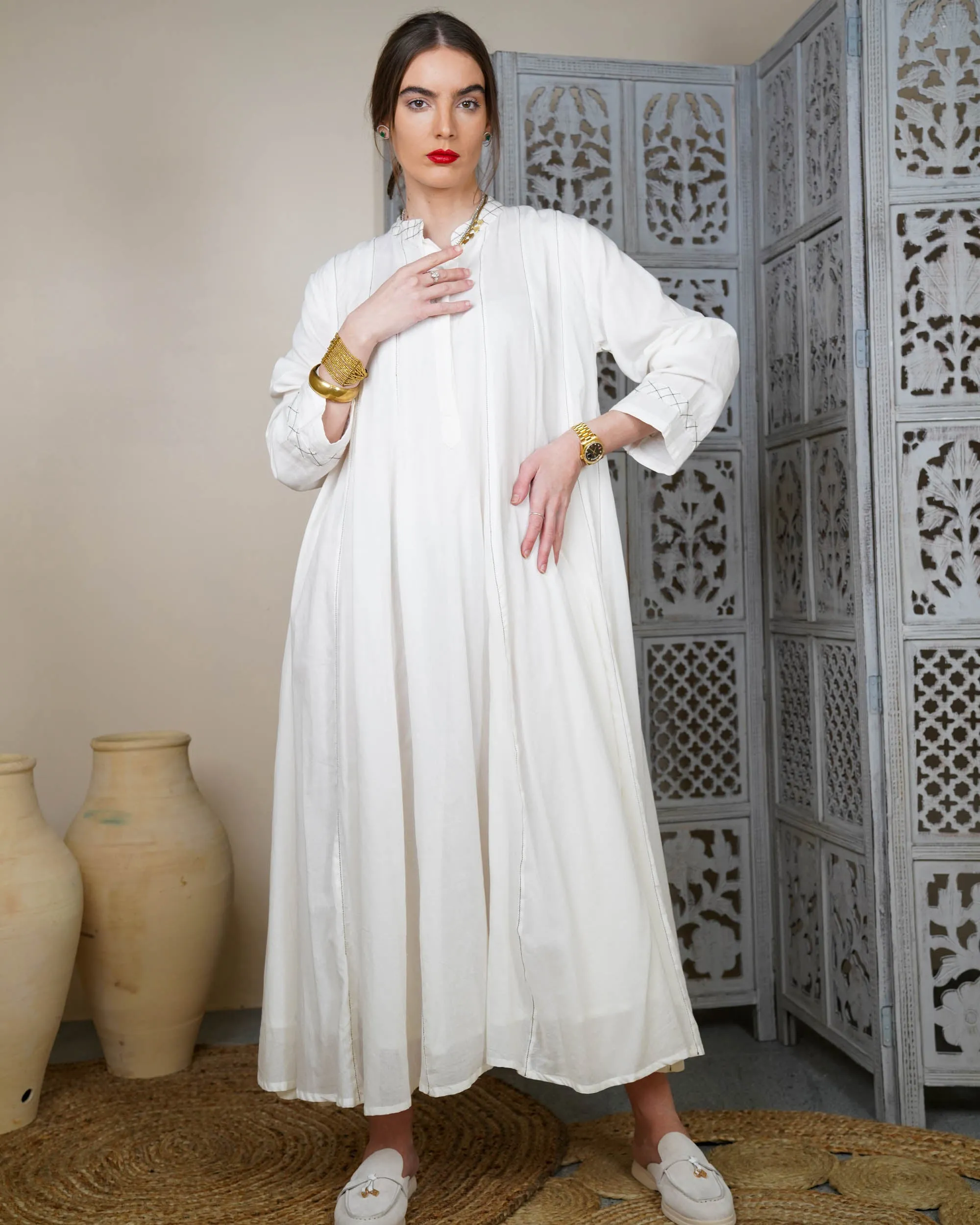 Embroidered collar and front lines and button style with klosh design and long sleeves cotton kaftan 2595 - قفطان