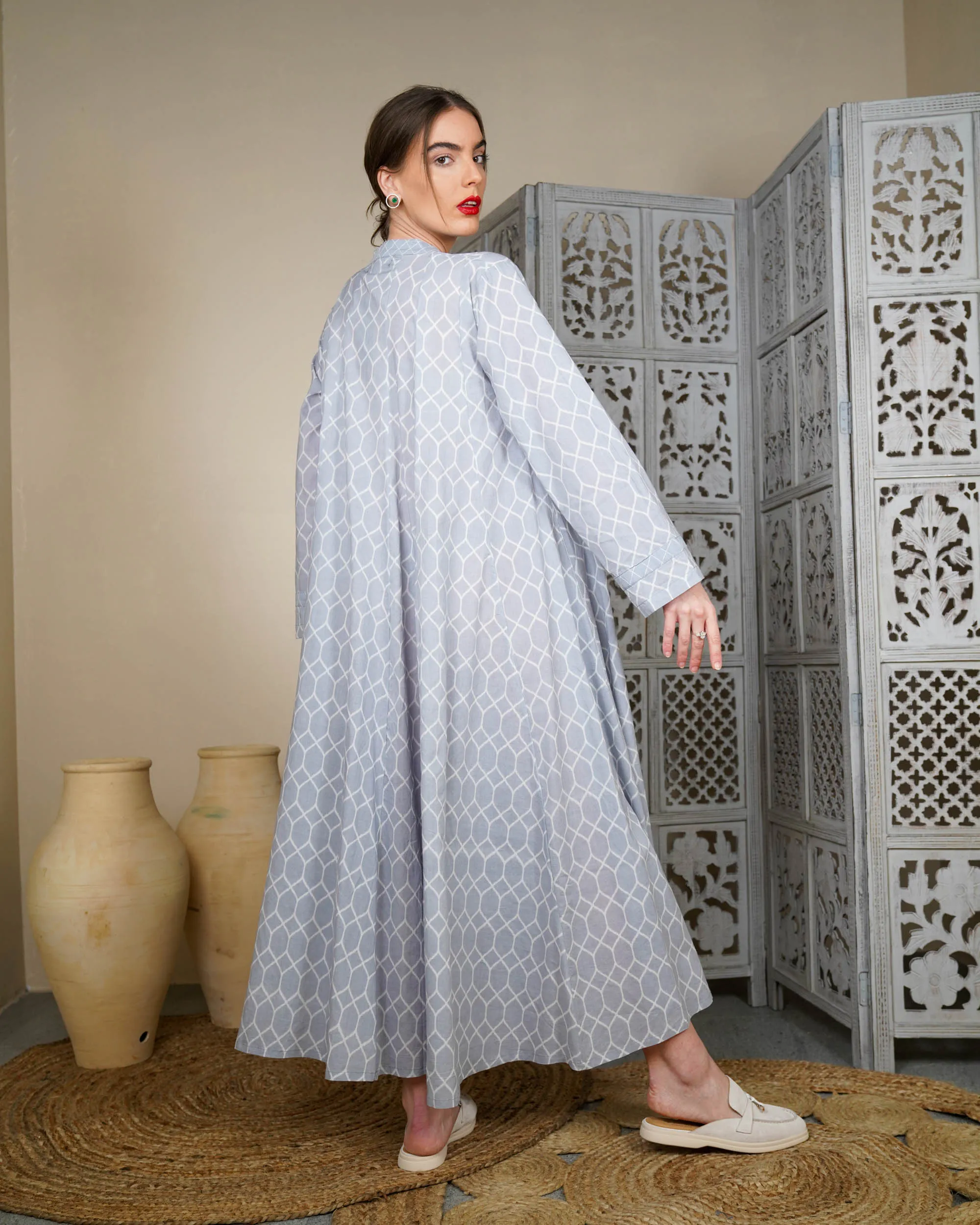 Embroidered collar and front lines and button style with klosh design and long sleeves cotton kaftan 2595 - قفطان