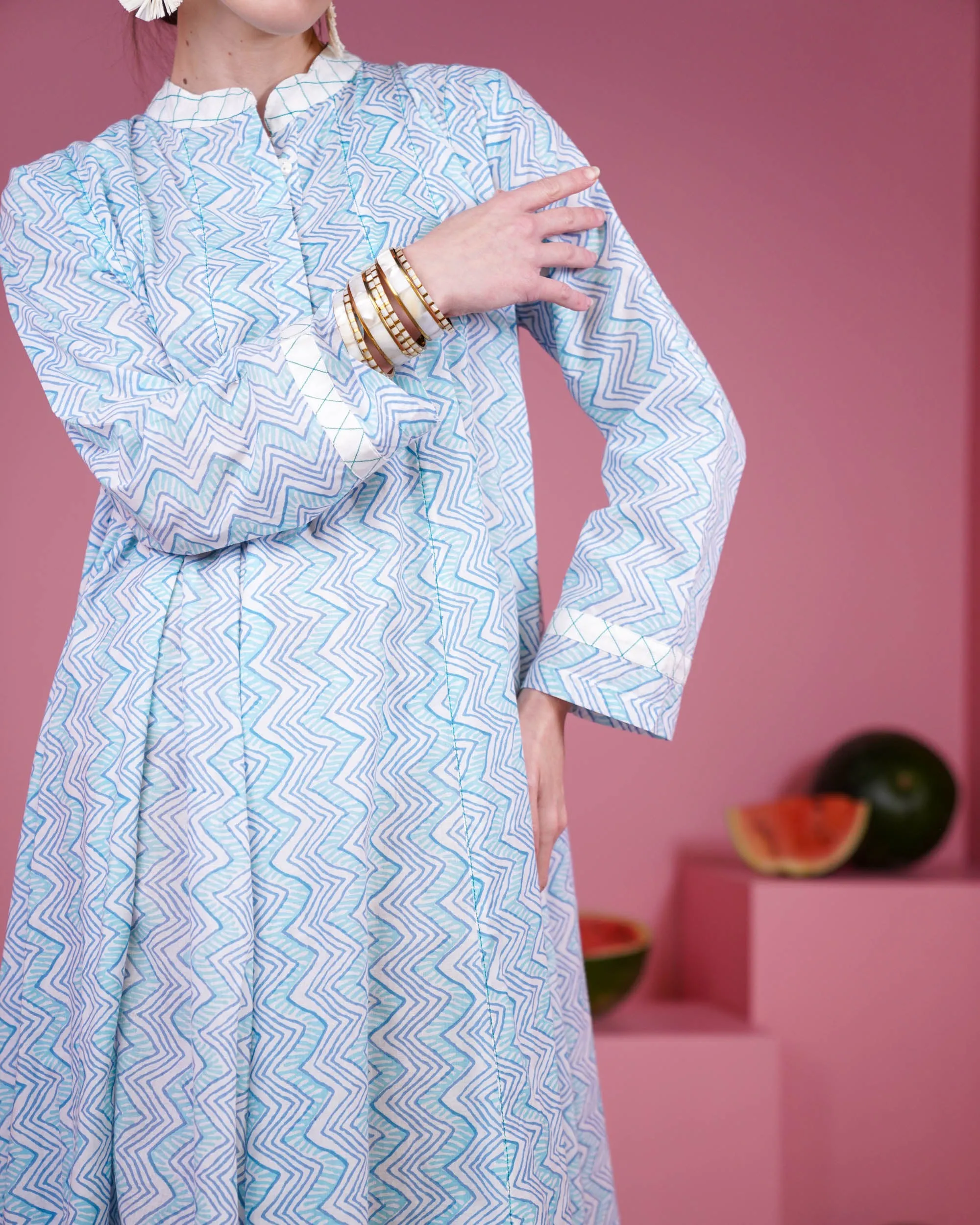 Embroidered collar and front lines and button style with klosh design and long sleeves cotton kaftan 2595 - قفطان