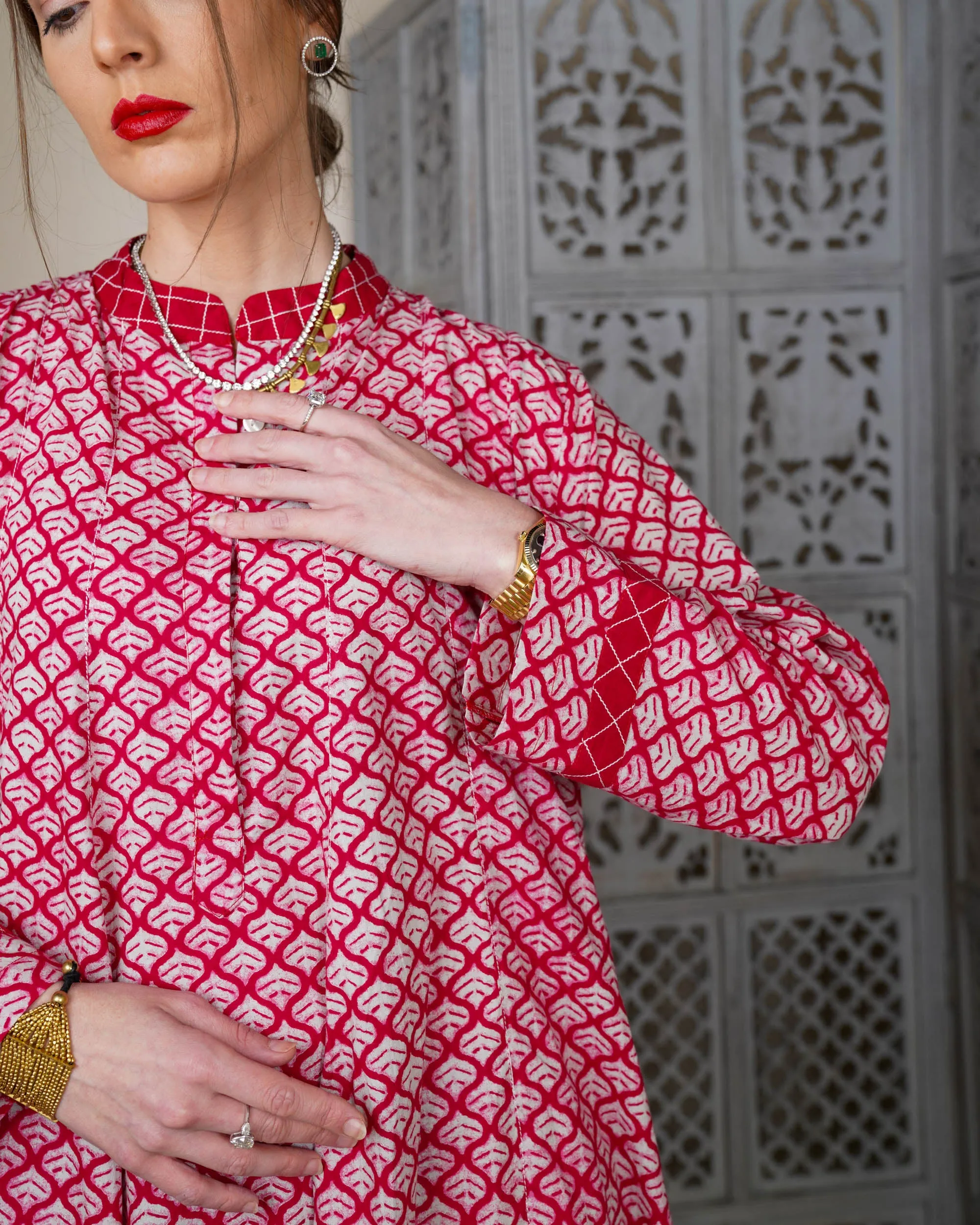 Embroidered collar and front lines and button style with klosh design and long sleeves cotton kaftan 2595 - قفطان