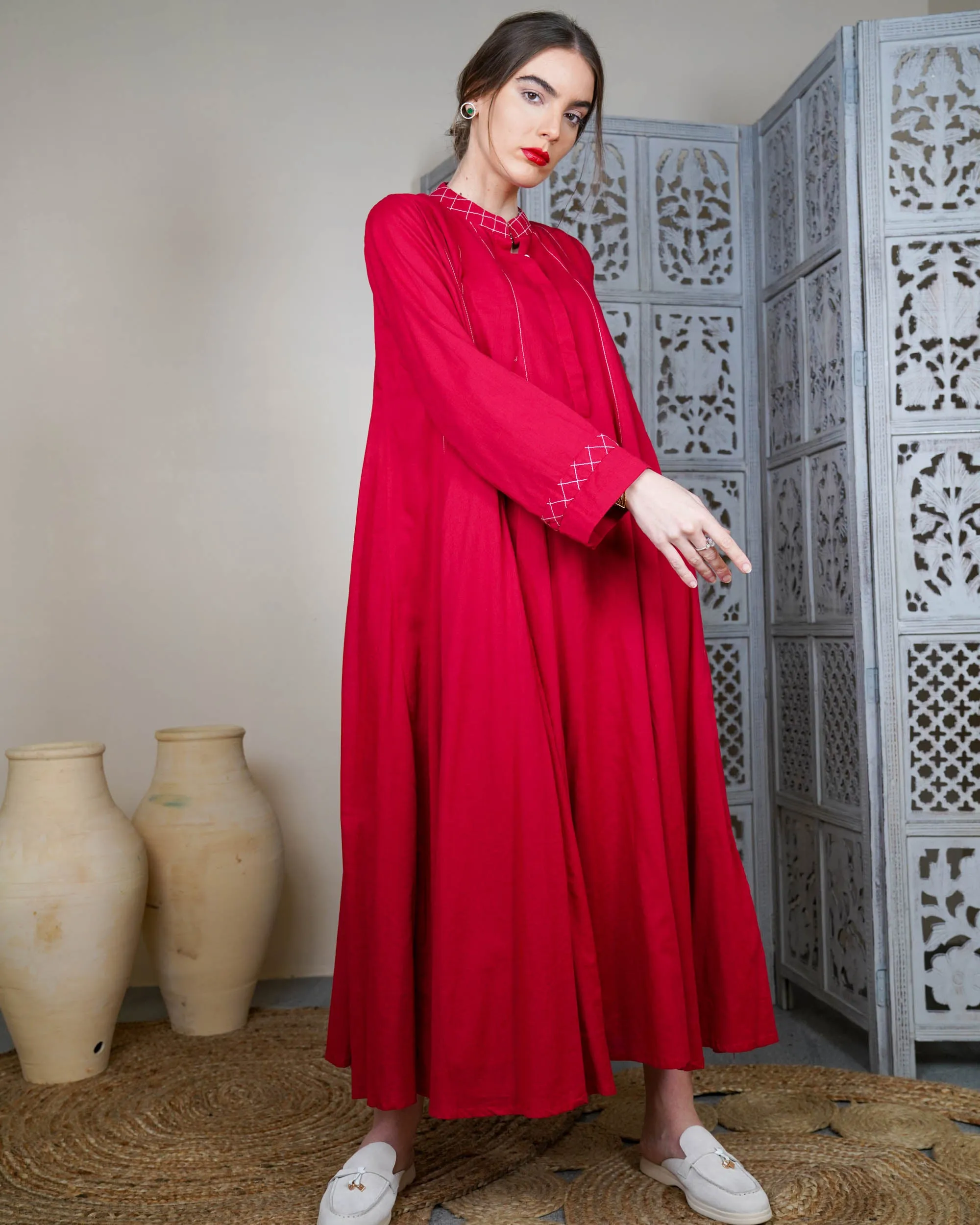 Embroidered collar and front lines and button style with klosh design and long sleeves cotton kaftan 2595 - قفطان