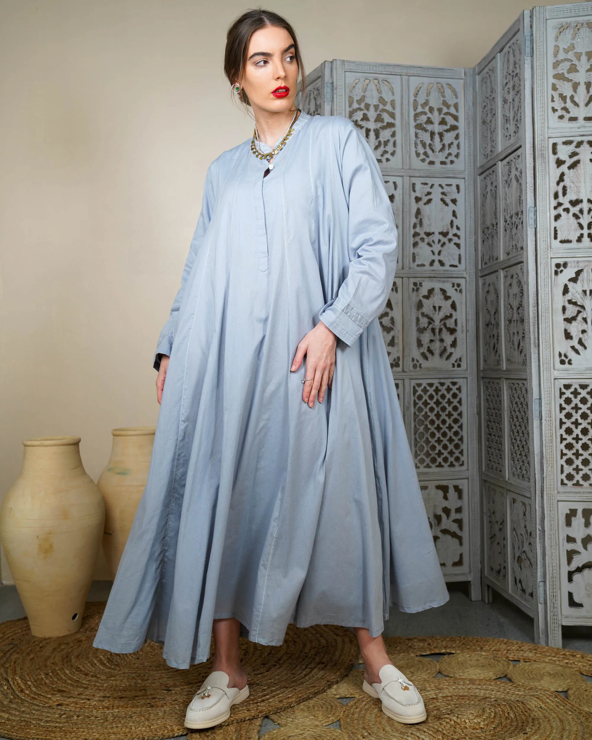 Embroidered collar and front lines and button style with klosh design and long sleeves cotton kaftan 2595 - قفطان