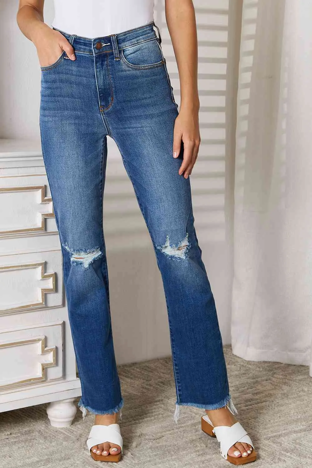 Judy Blue ,High Waist Knee Destroy & Fray Hem Straight Jeans