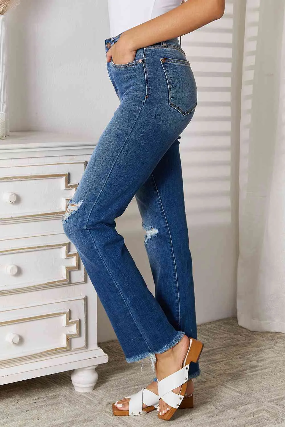 Judy Blue ,High Waist Knee Destroy & Fray Hem Straight Jeans