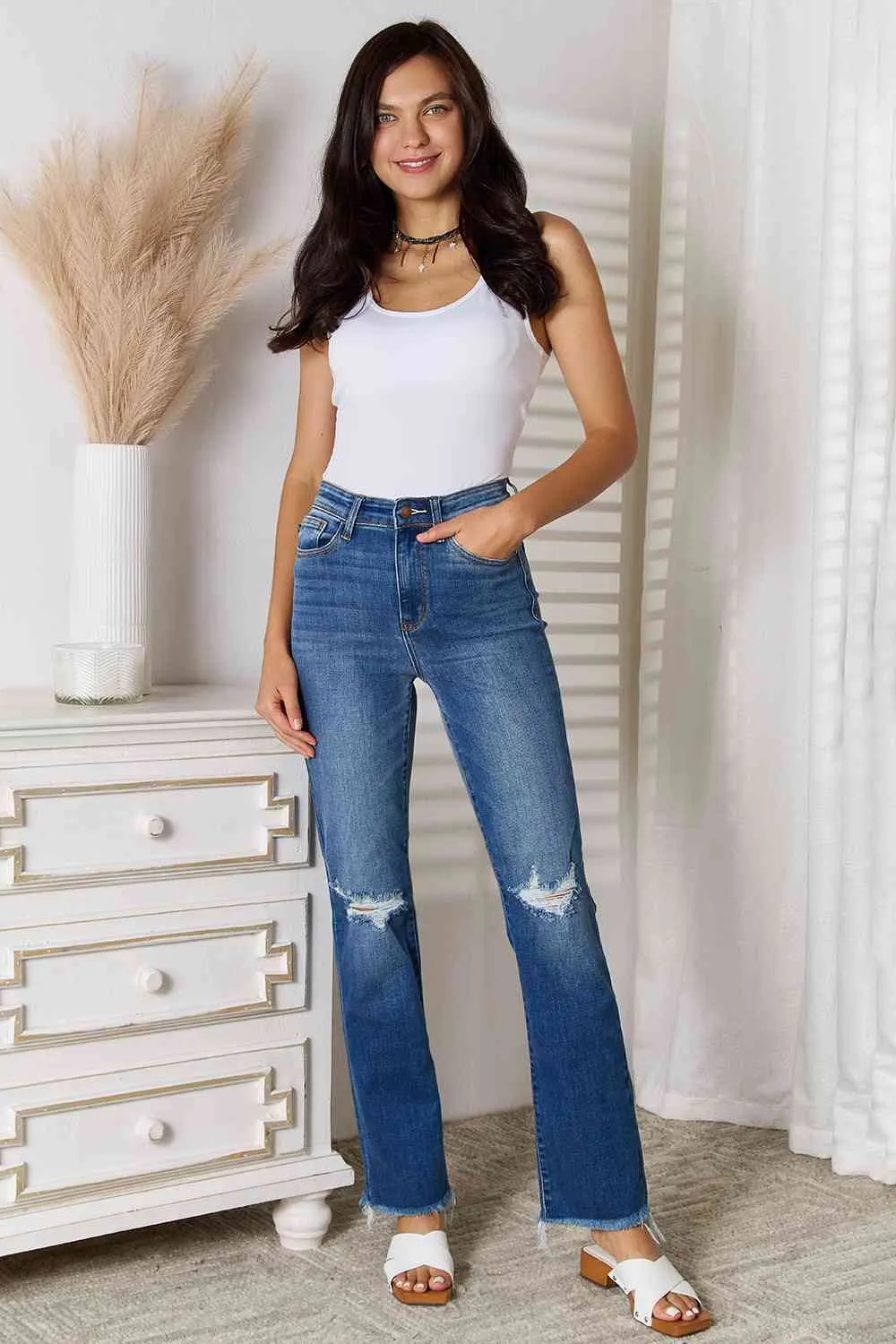 Judy Blue ,High Waist Knee Destroy & Fray Hem Straight Jeans