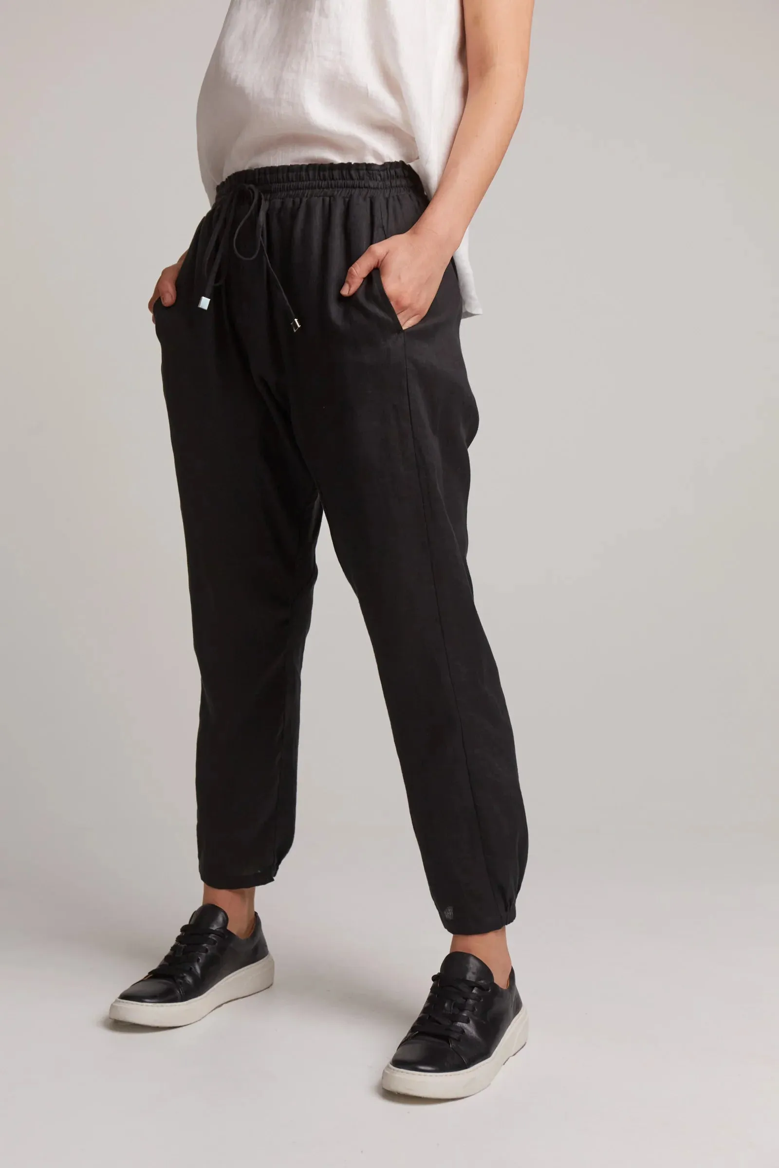 Studio Relaxed Linen Pant | Ebony